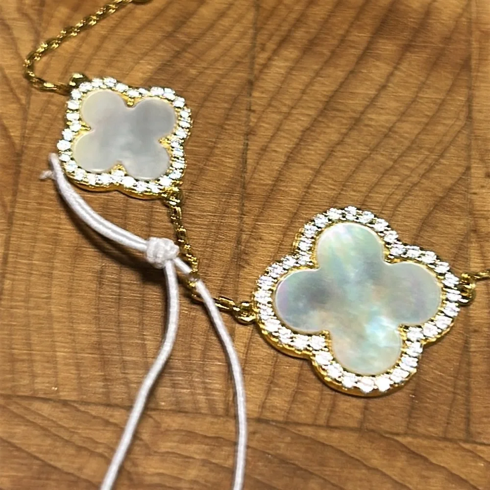 NWT Rachel Zoe gorgeous bracelet mother of pearl clover bracelet